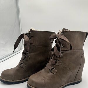 Universal Thread Dark Brown Lace-Up Boots